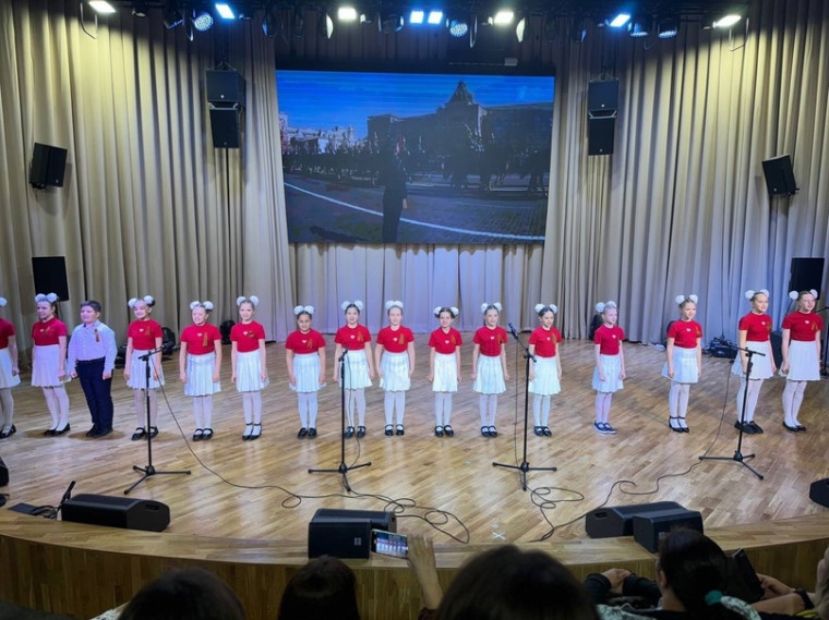 Городской фестиваль-конкурс песен военных лет: Победа в музыке и таланте учащихся МБОУ "СШ Невская".